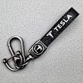Miniatyrbilde 1 av 5: Nøkkelring i lær til bil, metallisk finish | Kraftig nøkkelring | Nøkkelring og krokbeslag, farge: pistolmetall Gun Color Hardware Tesla