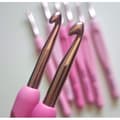 Miniatyrbillede 4 af 4: DIY Lyserødt Gradient Hæklesæt med Saks og PU-etui - Bløde TPR-håndtag, Hæklenåle i Rustfrit Stål til Trøjer og Begyndere