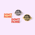 Miniatyrbilde 6 av 10: 4 stk Don't Panic Brosjer Emaljepinner 01 01 01