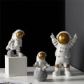 Pikkukuva 7 / 10: Astronauttihahmot Avaruusmies Kuu Veistos Koriste D D D