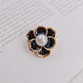 Pikkukuva 1 / 10: Camellia rintakoru Camellia Pin STYLE 3 STYLE 3 Style 3
