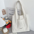Miniatyrbilde 3 av 10: Handlepose Tekstmønsterutskrift Beige Bag E E E