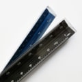 Miniatyrbild 6 av 10: Skala linjal Triangulär linjal BLÅ CM STOR SKALA CM STOR SKALA Blue CM LARGE SCALE-CM LARGE SCALE