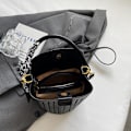 Miniatyrbillede 8 af 10: Vævet Bucket Bag Crossbody taske SORT BLACK