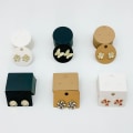 Miniatyrbilde 6 av 8: 200 STK Øredobber Displaykort Ørestiftholder BRUN 4X4CM brown 4x4cm