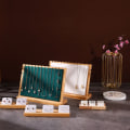 Pikkukuva 5 / 9: Kaulakorut Easel Jewelry Collection -teline VALKOINEN white