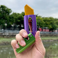 Pikkukuva 6 / 10: Gravity Porkkana Toys Fidget Toys MUSTA PUNAINEN MUSTA PUNAINEN Black red