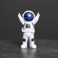 Pikkukuva 6 / 10: Astronauttihahmot Avaruusmies Kuu Veistos Koriste B B B