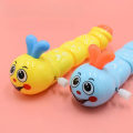 Pikkukuva 4 / 10: 2 kpl Clockwork Toy Swing Caterpillar Wind Up Lelu random 2pcs