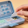 Miniatyrbilde 9 av 10: Medisinboks Reisepilleorganisator BLÅ 8 CELLER 8 CELLER Blue 8 cells-8 cells