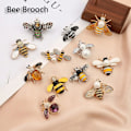 Miniatyrbilde 3 av 10: 3 stk Pearl Bee Corsage Krystallbrosje F F F
