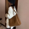 Pikkukuva 10 / 10: Nahkainen olkalaukku KHAKI khaki
