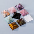 Miniatyrbilde 4 av 10: Krystallpyramidepyramide modell 01 01 01