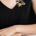 Miniatyrbilde 8 av 10: 3 stk Pearl Bee Corsage Krystallbrosje J J J