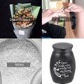 Miniatyrbillede 7 af 10: Ligbrændingsurner til kæledyr Askeholder Keepsake SORT L Black L
