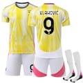Miniatyrbillede 1 af 2: Juventus FC Udebanesæt til Voksne 2024-2025 Nr. 9 Vlahović XL