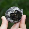 Miniatyrbillede 3 af 4: Uglestatue Obsidian Owl Ornament Dyrepynt