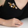 Miniatyrbilde 5 av 10: 3 stk Pearl Bee Corsage Krystallbrosje A A A