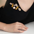 Miniatyrbilde 5 av 10: 3 stk Pearl Bee Corsage Krystallbrosje C C C