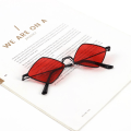 Miniatyrbilde 7 av 10: Damesolbriller Diamond Shape SORT-RØD SORT-RØD Black-Red