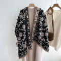 Miniatyrbild 9 av 10: Blommor Scarf Varma halsdukar C C C