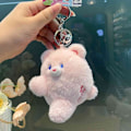 Pikkukuva 10 / 10: Bear Keychain Pehmolelu PUNAINEN OIKEA red Right