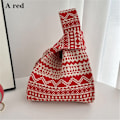 Miniatyrbild 1 av 10: Stickad handväska Knot handledsväska RÖD A A red A-A
