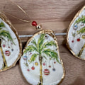 Miniatyrbilde 7 av 10: Oyster Shell Art Ornament Julehengende anheng B B B