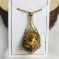 Miniatyrbilde 8 av 10: Krystallholder Bur Halskje Krystallnett Metall Halskje GULL Gold Tiger Eye-Tiger Eye