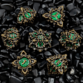 Miniatyrbilde 1 av 10: 7 STK/sett Metallterninger Sett terninger GULL&GRØNN gold&green
