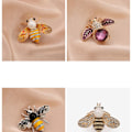 Miniatyrbilde 9 av 10: 3 stk Pearl Bee Corsage Krystallbrosje C C C