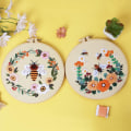 Miniatyrbillede 5 af 6: Broderisæt Bee-broderisæt