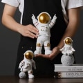 Pikkukuva 5 / 10: Astronauttihahmot Avaruusmies Kuu Veistos Koriste B B B