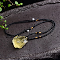 Pikkukuva 4 / 10: Fluoriittiriipus kaulakoru Natural Quartz Stone KELTAINEN yellow
