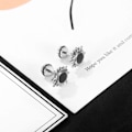 Miniatyrbillede 6 af 10: Små sølvøreringe med flad bagside Mini sollignende øreringe Diameter 12 mm Hypoallergeniske unisex øreringe sæt