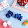 Miniatyrbillede 5 af 5: 2 Stk. Infinity Cube Uendelige Fidget Legetøj Mini Cube Puslespil Cube Finger Fidget Legetøj til Stress og Angst Lindring Afslappende Legetøj (Blå Stjernehimmel)