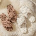 Miniatyrbild 5 av 6: Cris-cross teddy plysch hemtofflor Cream 38-39 