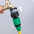 Miniatyrbillede 2 af 4: Universal Quick Connect Swivel Hose Adapter Kit - Slitstark plast, let at installere, egnet til bilvask og havevanding (1 stk)