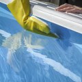 Miniatyrbild 4 av 5: Handske med svamp för att rengöra poolens vattenlinje