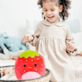 Miniatyrbild 5 av 5: Plushleksaker 11\" - Supersoft Fylld Frukt eller Djur Plushleksak, Mjuk Plushdocka Kramande Plushkudde (jordgubbe)