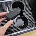 Pikkukuva 4 / 4: Auton keskikonsolin mukiteline Kannettava silikoninen auton etukuppipidike vuodelle 2021 Tesla Model 3:lle / Model Y -autotarvikkeille - Juomatelineet