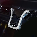 Miniatyrbilde 3 av 5: Crystal Rhinestone Car Air Vent Mount Clip Mobiltelefon Holder For Iphone Samsung Auto Interiørdekorasjon Tilbehør Universal| | Black