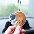 Pikkukuva 3 / 5: Suloinen sarjakuva Astronaut Hajuvesipala auton taustapeili Riippuva auton tuoksuosa Auton sisustustarvikkeet 2kpl|koristeet| D