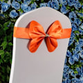 Miniatyrbilde 1 av 2: 15 Farger Spandex Stol Sashes Bryllup Stol Sash Mini Style Butterfly Sløyfe Lycra Stretch Band Hotel Party Show,oransje
