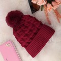 Pikkukuva 6 / 6: Bobble-hattu naisille Talvipipohatut Thermal fleecevuorattu hattu Naisten neulotut villahatut tekoturkisella Pom Pom Red