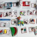 Miniatyrbilde 3 av 6: 12/24 dagers nedregning julkalender 2022 tomtepaket med kort og tomtedocka, julklappslåda for barn 12 Days Advent Calendar