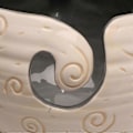 Miniatyrbilde 2 av 5: Sleepy Sheep Keramisk Garnbolle Strikkebolle - Holder Garnnøster for Flokefrie Håndarbeider, 15 cm B x 11,5 cm H