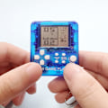 Pikkukuva 4 / 5: Mini Retro-pelilaatikko lapsille 26 in 1 Mini Classic Handheld -pelilaite avaimenperällä Kannettava pulmapelilelu Syntymäpäivälahja White