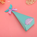 Miniatyrbild 3 av 8: Presentförpackningar Papper Fishtail Form Godispåsar Presentpaket för Bröllopsfest Favors50st