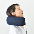 Miniatyrbillede 5 af 8: Hættetrøje Rejsekudde Hætte Nakkekudde Justerbar Ergonomisk Rejse Nakkekudde til Flyvemaskine Flyvning Nakkestøtte Søvn U-Form Mørkeblå